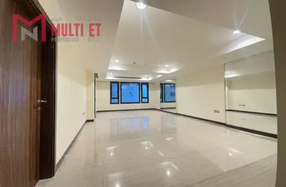 Apartment - 1 Bedroom - 2 Bathrooms for rent in West Porto Drive - Porto Arabia - The Pearl Island - Doha Apartment - 1 Bedroom - 2 Bathrooms for rent in West Porto Drive - Porto Arabia - The Pearl Island - Doha