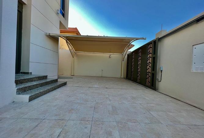 940447 - Property Image 2