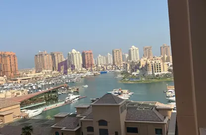شقة - 2 غرف نوم - 3 حمامات للايجار في طريق بورتو الشرقي - بورتو أرابيا - جزيرة اللؤلؤة - الدوحة