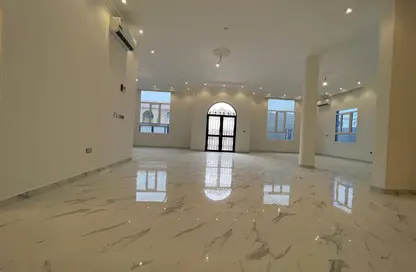 Villa - 5 Bedrooms - 7 Bathrooms for rent in Street 870 - Al Duhail South - Al Duhail - Doha