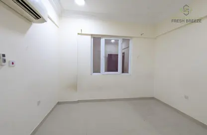 Apartment - 2 Bedrooms - 1 Bathroom for rent in Umm Ghuwalina - Umm Ghuwailina - Doha