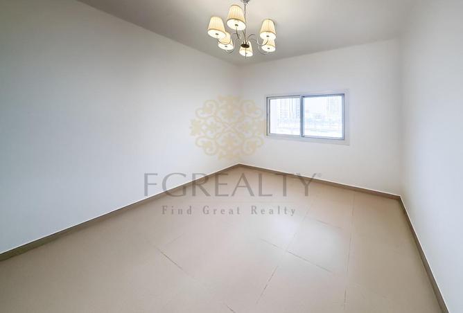 989738 - Property Image 2