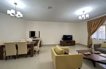 Apartment - 2 Bedrooms - 2 Bathrooms for rent in Umm Al Seneem Street - Ain Khaled - Doha