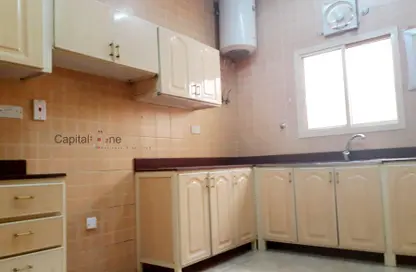 صورة لـ مطبخ شقة - 2 غرف نوم - 1 حمام للايجار في شارع عمار بن ياسر - العزيزية - الدوحة ، صورة رقم 1