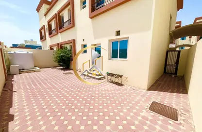 مجمع سكني - 5 غرف نوم - 6 حمامات للايجار في الخيصة - الخيصة - أم صلال محمد
