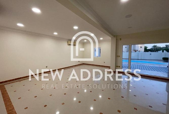 989841 - Property Image 2