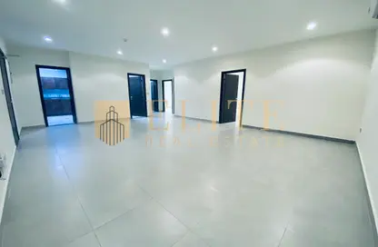 Apartment - 3 Bedrooms - 2 Bathrooms for rent in Anas Street - Fereej Bin Mahmoud North - Fereej Bin Mahmoud - Doha