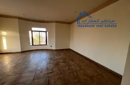 بانجلو - غرفة نوم - 2 حمامات للبيع في أم غويلينا - الدوحة