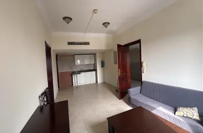 شقة - غرفة نوم - 1 حمام للايجار في برج الرفاعة - سلاطة القديمة - سلاطة - الدوحة