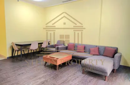 شقة - غرفة نوم - 2 حمامات للايجار في شارع عاصم بن عمر - المنصورة - الدوحة