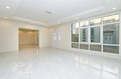 Villa - 4 Bedrooms - 4 Bathrooms for rent in Muraikh - AlMuraikh - Doha
