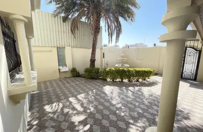 فيلا - 8 غرف نوم - 8 حمامات للبيع في شارع سوق الجملة - أبو هامور - الدوحة