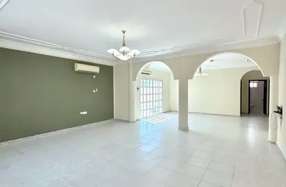 مجمع سكني - 5 غرف نوم - 4 حمامات للايجار في الثمامة - الثمامة - الدوحة
