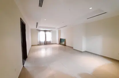 Apartment - 1 Bedroom - 2 Bathrooms for rent in Tuscan Tower - Porto Arabia - The Pearl Island - Doha