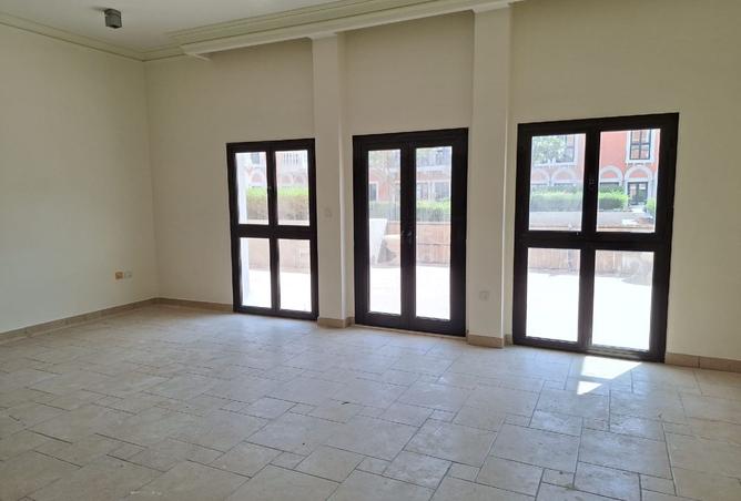 989662 - Property Image 2