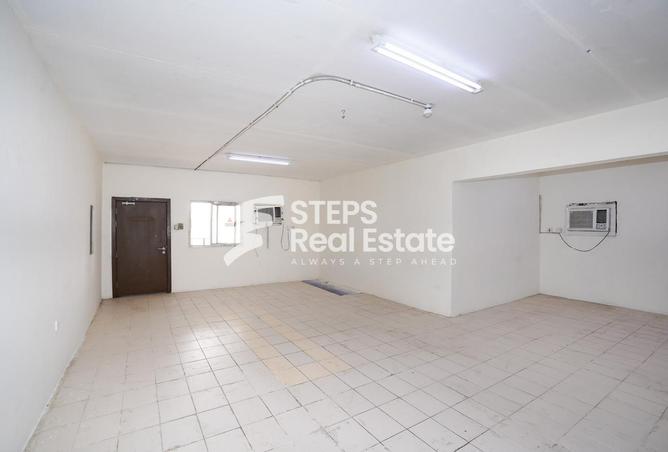 Labor Camp - Studio - 1 Bathroom for rent in Industrial Area 4 - Industrial Area - Industrial Area - Doha