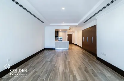Apartment - Studio - 1 Bathroom for rent in Viva West - Viva Bahriyah - The Pearl Island - Doha