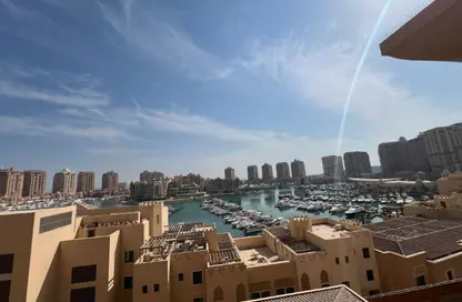 شقة - 2 غرف نوم - 2 حمامات للايجار في طريق بورتو الشرقي - بورتو أرابيا - جزيرة اللؤلؤة - الدوحة