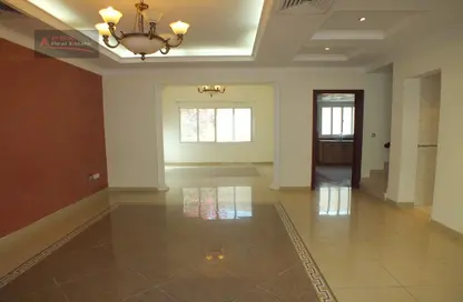 فيلا - 3 غرف نوم - 3 حمامات للايجار في شارع المطار القديم - طريق المطار القديم - الدوحة