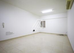 صورةغرفة فارغة لـ: شقة - 2 غرف نوم - 2 حمامات للكراء في فريج عبد العزيز - فريج عبد العزيز - الدوحة, صورة 1