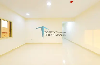 شقة - 2 غرف نوم - 1 حمام للايجار في شارع اسامة بن زايد - العزيزية - الدوحة