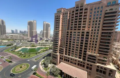 Apartment - 2 Bedrooms - 3 Bathrooms for rent in Tower 6 - Porto Arabia - The Pearl Island - Doha