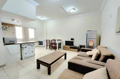 Apartment - 1 Bedroom - 1 Bathroom for rent in Old Salata - Salata - Doha