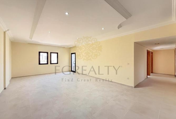 984143 - Property Image 2