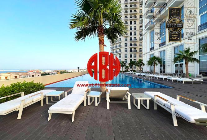 Penthouse - 3 Bedrooms - 5 Bathrooms for rent in The Garden - Floresta Gardens - The Pearl Island - Doha