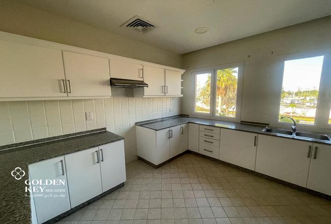 834637 - Property Image 3