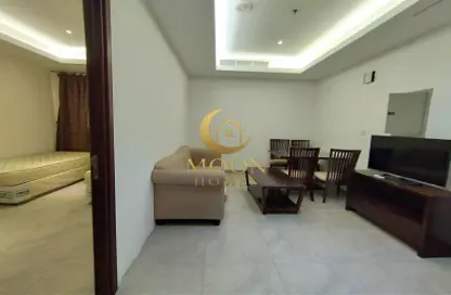 Apartment - 2 Bedrooms - 2 Bathrooms for rent in Umm Ghwailina Comm - Umm Ghuwalina - Umm Ghuwailina - Doha