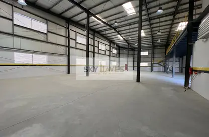 Warehouse - Studio - 4 Bathrooms for rent in East Industrial Street - Birkat Al Awamer - Al Wakra