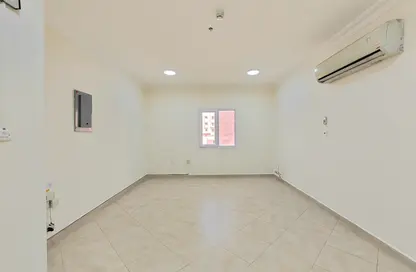 شقة - 2 غرف نوم - 3 حمامات للايجار في منتزه 7 - المنتزه - الدوحة