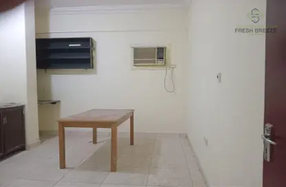 Apartment - 1 Bedroom - 1 Bathroom for rent in Umm Ghuwailina 4 - Umm Ghuwailina - Doha