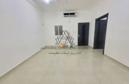 Villa - 1 Bedroom - 1 Bathroom for rent in Umm Al Seneem Street - Ain Khaled - Doha