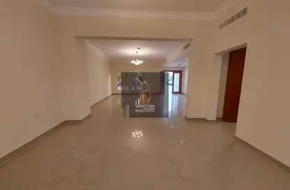 مجمع سكني - 4 غرف نوم - 4 حمامات للايجار في فلل عين خالد - عين خالد - الدوحة