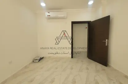 Apartment - 2 Bedrooms - 2 Bathrooms for rent in Umm Ghuwailina 4 - Umm Ghuwailina - Doha
