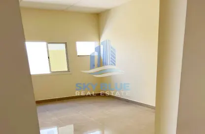 سكن الموظفين - استوديو - 7 حمامات للبيع في أم صلال علي - أم صلال على - الدوحة