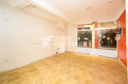 Show Room - Studio - 1 Bathroom for rent in Souk Al gharaffa - Al Gharrafa - Doha