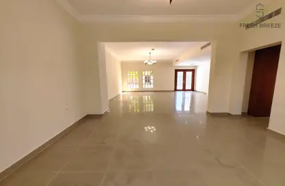 فيلا - 4 غرف نوم - 4 حمامات للايجار في مجمع العين - عين خالد - الدوحة