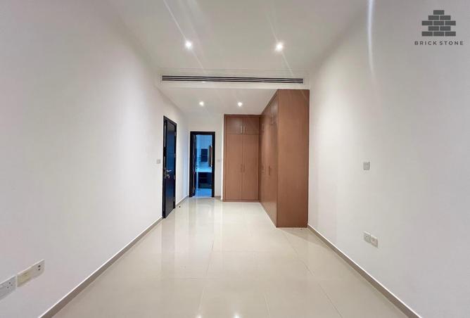 982831 - Property Image 3