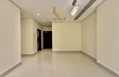 Apartment - 2 Bedrooms - 2 Bathrooms for rent in Marina Tower 21 - Marina District - Lusail