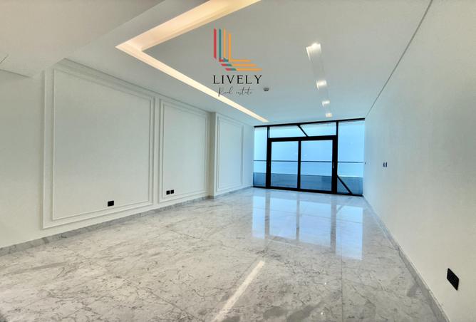 928704 - Property Image 2