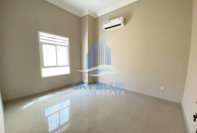 832728 - Property Image 2