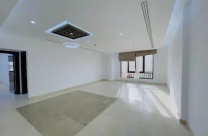 Apartment - 2 Bedrooms - 2 Bathrooms for rent in New Al Hitmi - Fereej Bin Omran - Doha