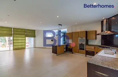 فيلا - 5 غرف نوم - 5 حمامات للايجار في شارع عنيزة - الحي الدبلوماسي - الدوحة