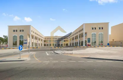 Shop - Studio - 1 Bathroom for rent in Sheikha Houda Compound - Al Gharrafa - Doha