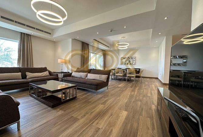 989043 - Property Image 2