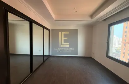 Apartment - 1 Bedroom - 2 Bathrooms for rent in West Porto Drive - Porto Arabia - The Pearl Island - Doha