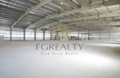 Warehouse - Studio - 3 Bathrooms for rent in Birkat Al Awamer - Al Wakra